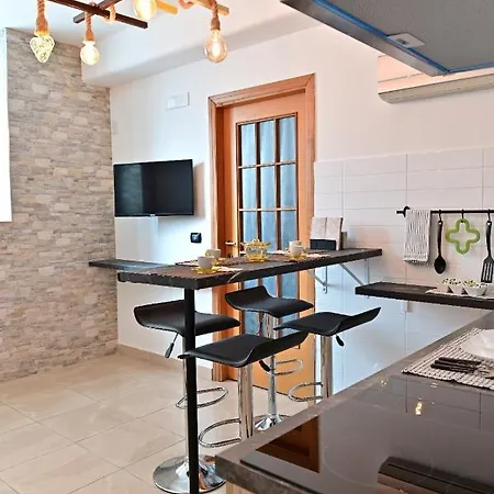 Daire Balzico House *